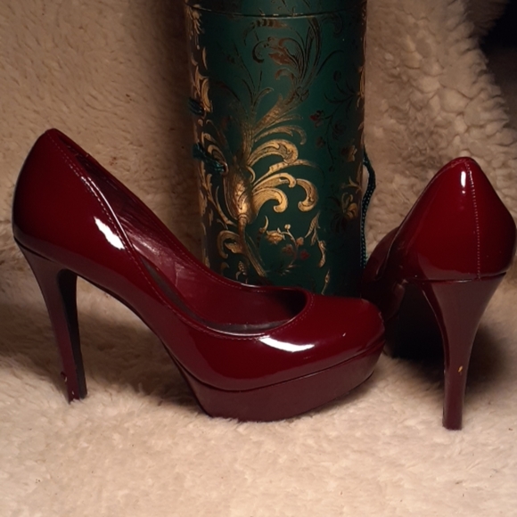 Round Toe Heels - Picture 3 of 4